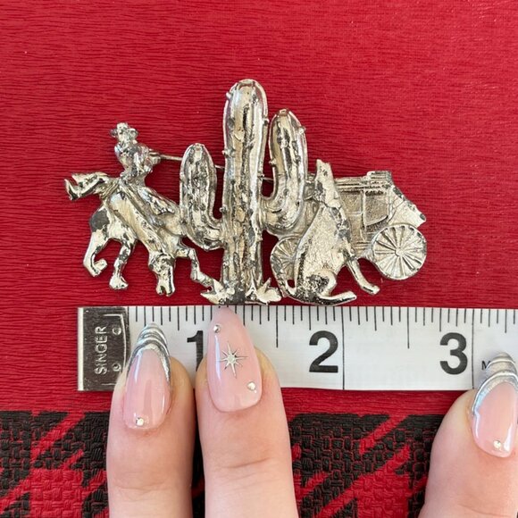 3/$30 💖 Vintage Western Scene Brooch - Picture 3 of 6